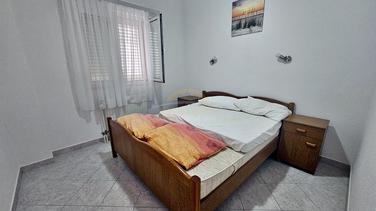 Apartmajska hiša v Okrugu Gornjem/Čiovo, drugi niz od morja - 5 apartmajev